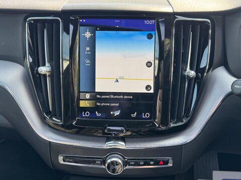 Volvo XC60 2.0 D5 PowerPulse R-Design Auto AWD Euro 6 (s/s) 5dr 17