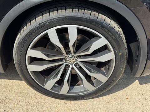 Volkswagen Tiguan 2.0 BiTDI R-Line Tech DSG 4Motion Euro 6 (s/s) 5dr 57