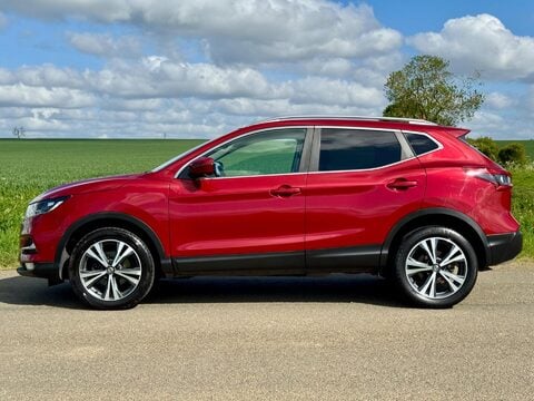 Nissan Qashqai 1.3 DIG-T N-Connecta Euro 6 (s/s) 5dr 8
