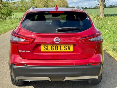 Nissan Qashqai 1.3 DIG-T N-Connecta Euro 6 (s/s) 5dr 10