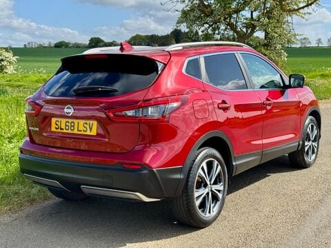 Nissan Qashqai 1.3 DIG-T N-Connecta Euro 6 (s/s) 5dr 11