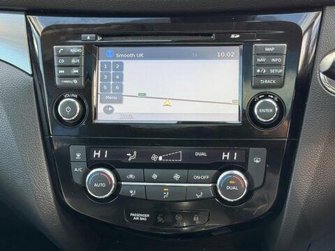 Nissan Qashqai 1.3 DIG-T N-Connecta Euro 6 (s/s) 5dr 17