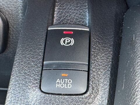 Nissan Qashqai 1.3 DIG-T N-Connecta Euro 6 (s/s) 5dr 29