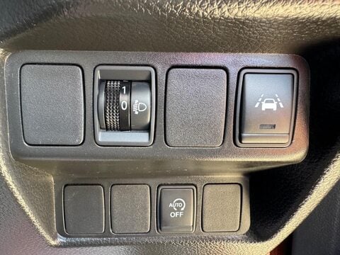Nissan Qashqai 1.3 DIG-T N-Connecta Euro 6 (s/s) 5dr 32