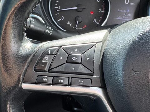 Nissan Qashqai 1.3 DIG-T N-Connecta Euro 6 (s/s) 5dr 33