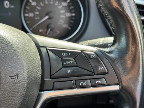 Nissan Qashqai 1.3 DIG-T N-Connecta Euro 6 (s/s) 5dr 34