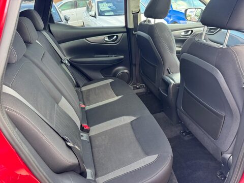 Nissan Qashqai 1.3 DIG-T N-Connecta Euro 6 (s/s) 5dr 40