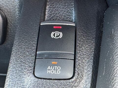 Nissan Qashqai 1.3 DIG-T N-Connecta Euro 6 (s/s) 5dr 29