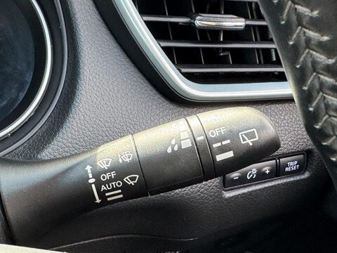 Nissan Qashqai 1.3 DIG-T N-Connecta Euro 6 (s/s) 5dr 36