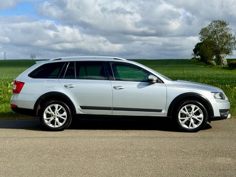 Skoda Octavia 2.0 TDI Scout DSG 4WD Euro 6 (s/s) 5dr