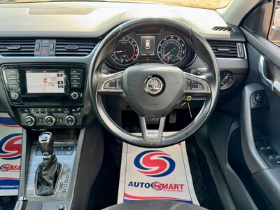Skoda Octavia 2.0 TDI Scout DSG 4WD Euro 6 (s/s) 5dr
