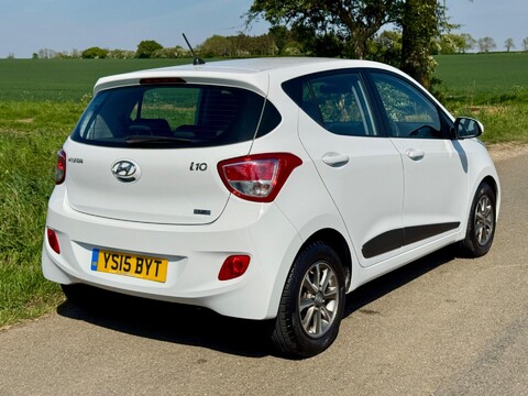Hyundai i10 1.2 Premium Euro 5 5dr 9