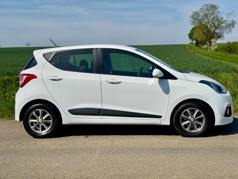 Hyundai i10 1.2 Premium Euro 5 5dr 3