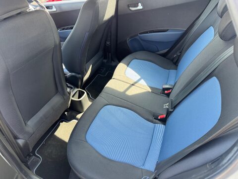 Hyundai i10 1.2 Premium Euro 5 5dr 29