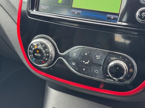 Renault Captur 1.5 dCi ENERGY Signature Nav Auto Euro 6 (s/s) 5dr 25