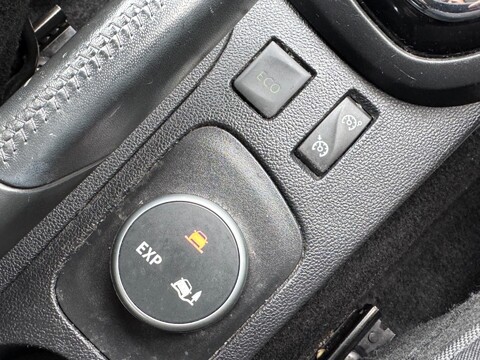 Renault Captur 1.5 dCi ENERGY Signature Nav Auto Euro 6 (s/s) 5dr 26