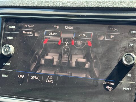 Volkswagen T-Roc 1.6 TDI SEL Euro 6 (s/s) 5dr 29