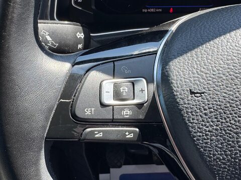 Volkswagen T-Roc 1.6 TDI SEL Euro 6 (s/s) 5dr 35