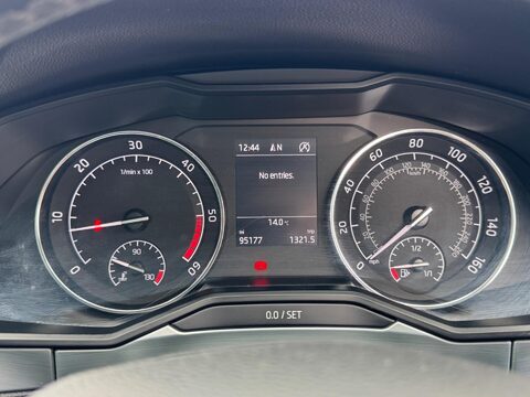 Skoda Superb 2.0 TDI SE Technology Euro 6 (s/s) 5dr 39