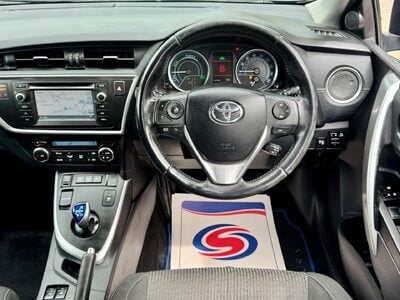 Toyota Auris 1.8 VVT-h Icon+ Touring Sports CVT Euro 5 (s/s) 5dr