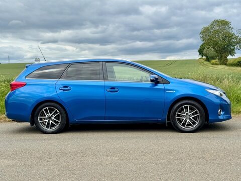 Toyota Auris 1.8 VVT-h Icon+ Touring Sports CVT Euro 5 (s/s) 5dr 3