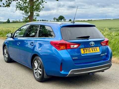 Toyota Auris 1.8 VVT-h Icon+ Touring Sports CVT Euro 5 (s/s) 5dr 8