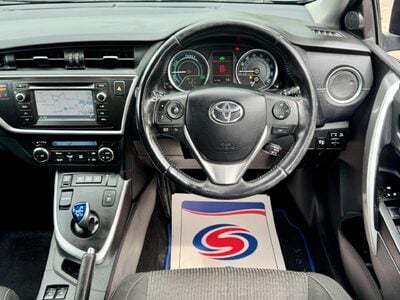 Toyota Auris 1.8 VVT-h Icon+ Touring Sports CVT Euro 5 (s/s) 5dr