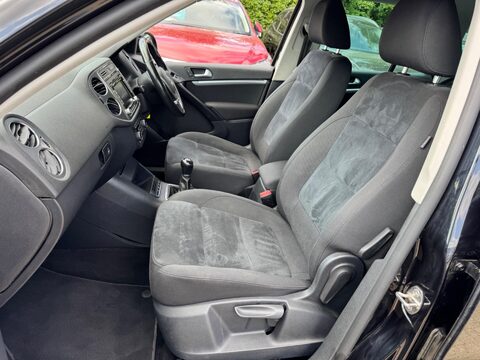 Volkswagen Tiguan 2.0 TDI BlueMotion Tech SE 4WD Euro 5 (s/s) 5dr 35