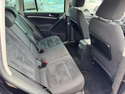 Volkswagen Tiguan 2.0 TDI BlueMotion Tech SE 4WD Euro 5 (s/s) 5dr 36