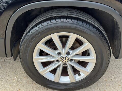 Volkswagen Tiguan 2.0 TDI BlueMotion Tech SE 4WD Euro 5 (s/s) 5dr 43
