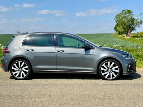 Volkswagen Golf 1.4 TSI 8.7kWh GTE Advance DSG Euro 6 (s/s) 5dr 3