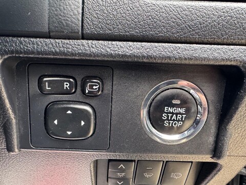 Toyota Land Cruiser 3.0 D-4D LC5 Auto 4WD Euro 5 5dr 41