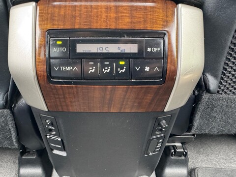 Toyota Land Cruiser 3.0 D-4D LC5 Auto 4WD Euro 5 5dr 44