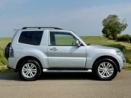 Mitsubishi Shogun 3.2 DI-DC Warrior 4WD Euro 5 3dr SWB