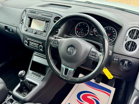 Volkswagen Tiguan 2.0 TDI BlueMotion Tech Match 4WD Euro 5 (s/s) 5dr 31