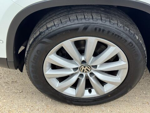 Volkswagen Tiguan 2.0 TDI BlueMotion Tech Match 4WD Euro 5 (s/s) 5dr 37