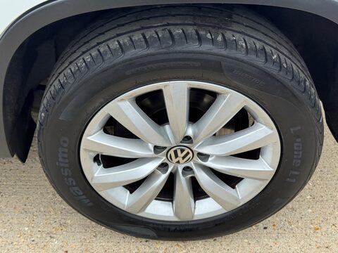 Volkswagen Tiguan 2.0 TDI BlueMotion Tech Match 4WD Euro 5 (s/s) 5dr 38