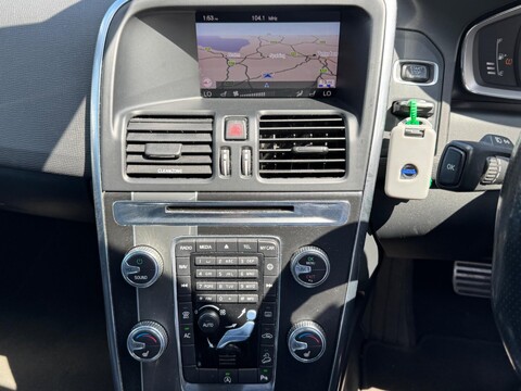 Volvo XC60 2.4 D5 R-Design Lux Nav Auto AWD Euro 6 (s/s) 5dr 9