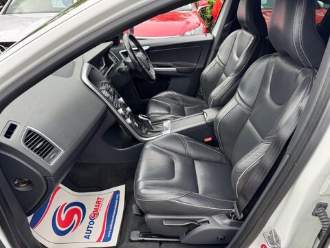 Volvo XC60 2.4 D5 R-Design Lux Nav Auto AWD Euro 6 (s/s) 5dr 38