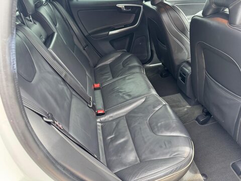 Volvo XC60 2.4 D5 R-Design Lux Nav Auto AWD Euro 6 (s/s) 5dr 39