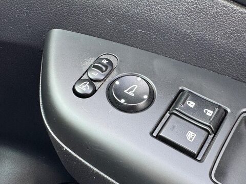 Honda CR-V 2.0 i-VTEC SE Plus Navi Auto 4WD Euro 6 5dr 37