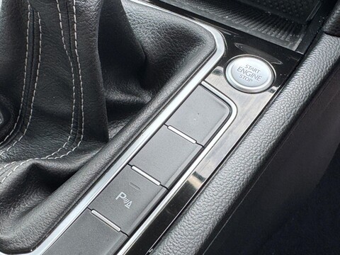 Volkswagen Passat 2.0 TDI EVO R-Line Euro 6 (s/s) 4dr 28
