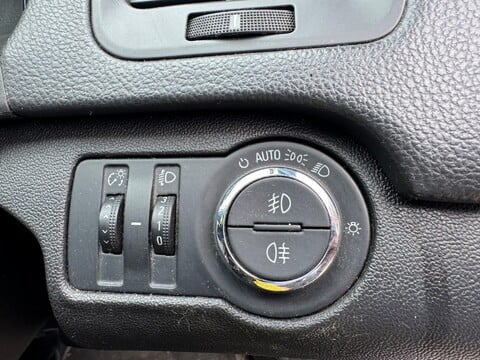 Vauxhall Insignia 2.0 CDTi SRi VX Line Euro 5 5dr 21