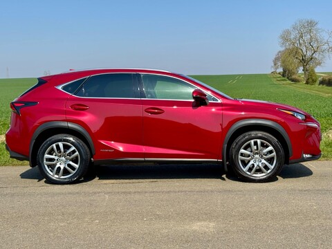 Lexus NX 2.5 300h Luxury E-CVT 4WD Euro 6 (s/s) 5dr 3