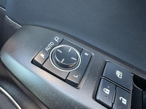Lexus NX 2.5 300h Luxury E-CVT 4WD Euro 6 (s/s) 5dr 40