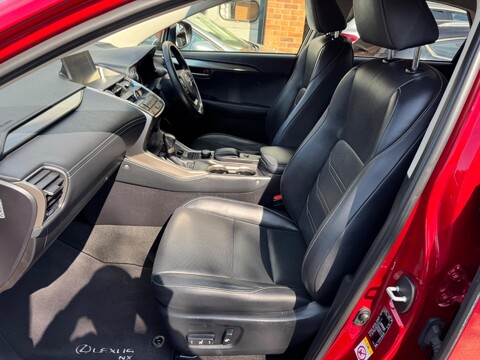 Lexus NX 2.5 300h Luxury E-CVT 4WD Euro 6 (s/s) 5dr 43