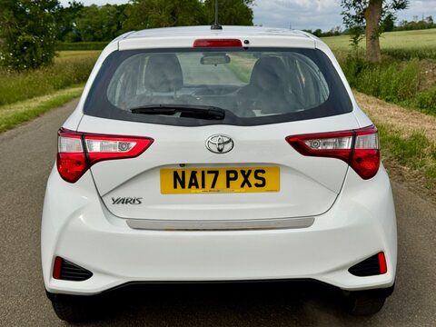 Toyota Yaris 1.5 VVT-i Icon Tech Euro 6 5dr 9