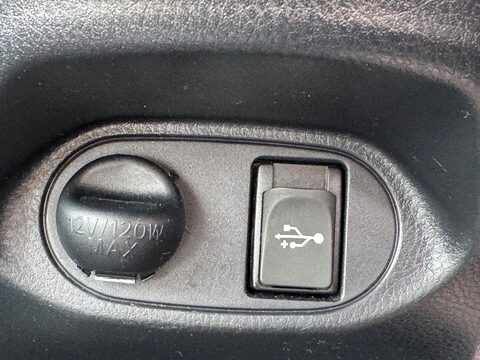Toyota Yaris 1.5 VVT-i Icon Tech Euro 6 5dr 27