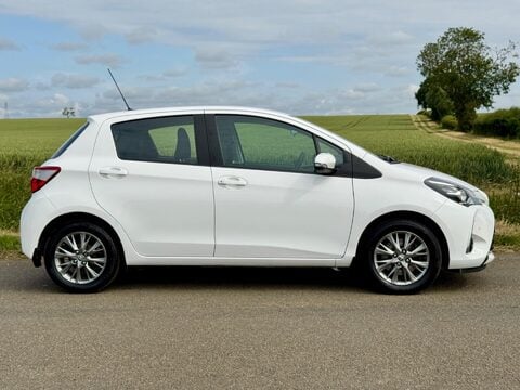 Toyota Yaris 1.5 VVT-i Icon Tech Euro 6 5dr 3