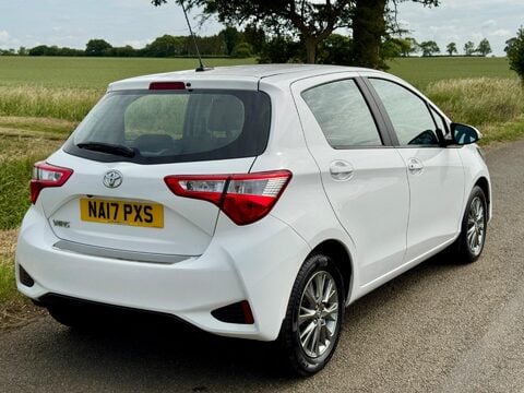 Toyota Yaris 1.5 VVT-i Icon Tech Euro 6 5dr 10